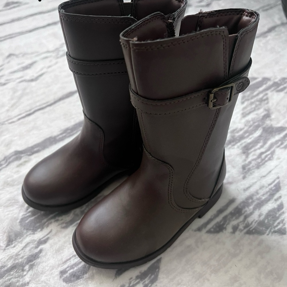 7 wide Stride rite girls boots